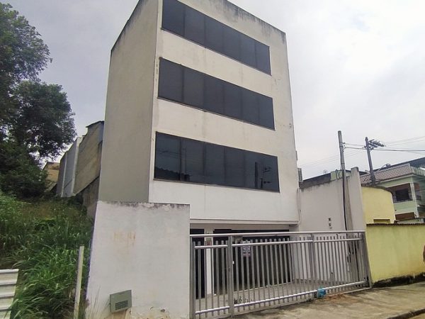 Prédio comercial triplex próximo a Estrada da Caopeiras Campo Grande – RJ