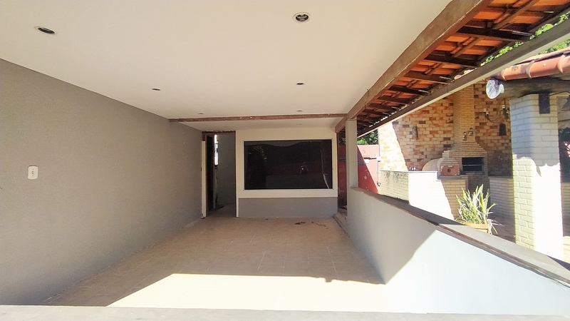 Casas  lineares próximo Av. Cesário de Melo.