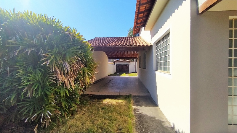 Casas  lineares próximo Av. Cesário de Melo.