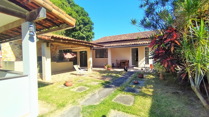 Casas  lineares próximo Av. Cesário de Melo.