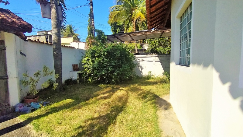 Casas  lineares próximo Av. Cesário de Melo.