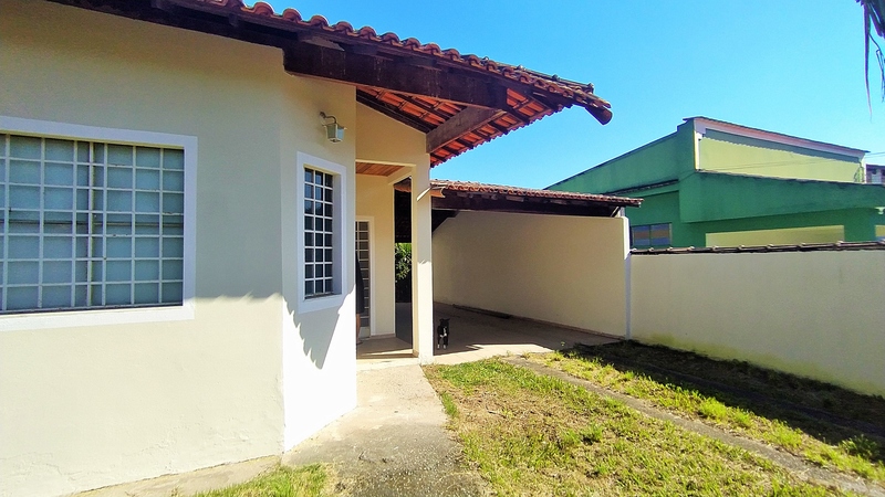 Casas  lineares próximo Av. Cesário de Melo.