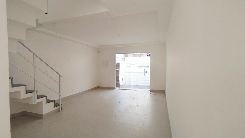 Casa triplex primeira aquisição 2 suítes no bairro Adriana Campo Grande -RJ