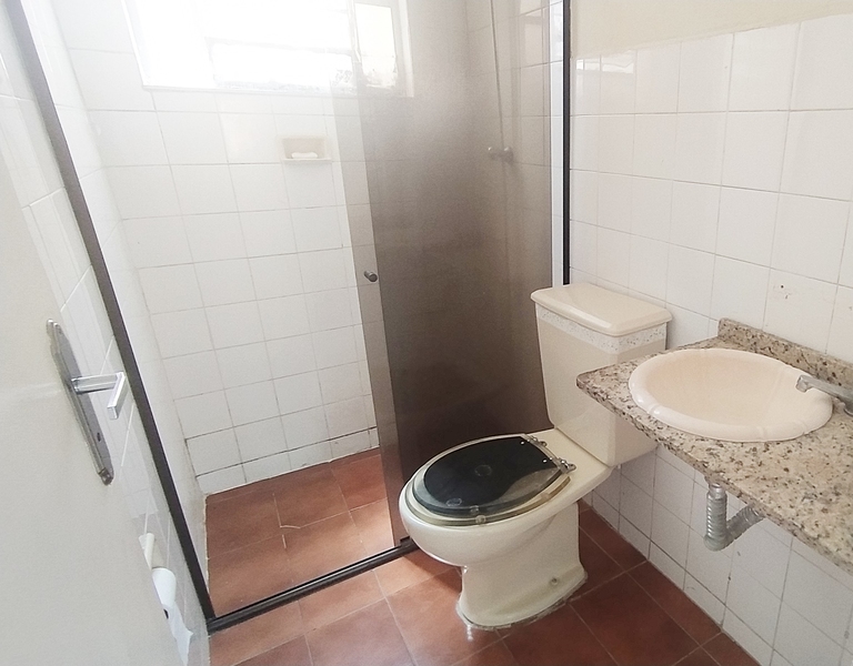 Apartamento em condomínio fechado 2 quartos mais um reversível.