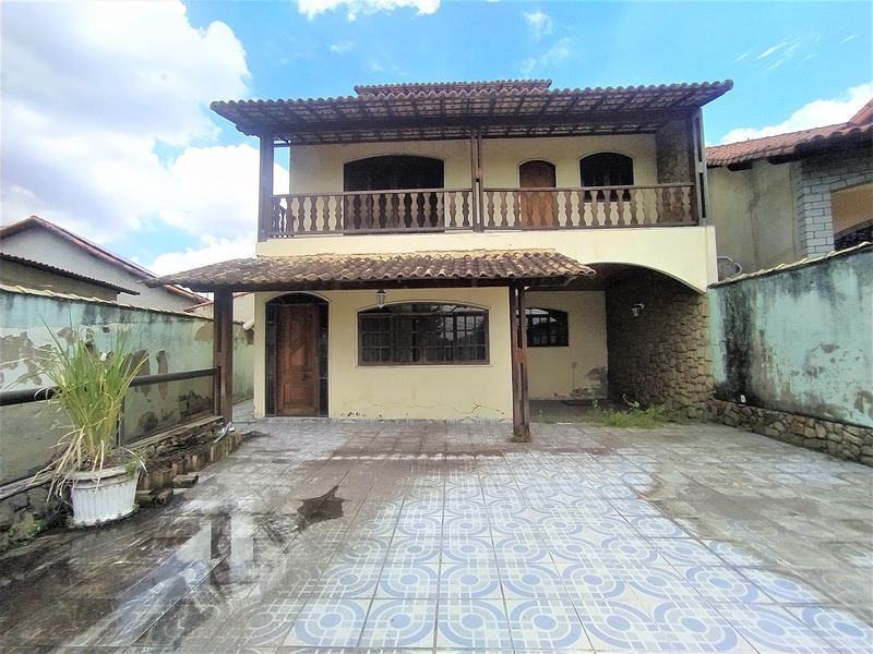 Casa duplex com 4 quartos e piscina localizada no bairro Silvestre – C. Grande.