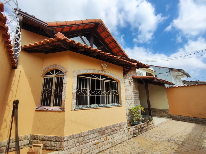 Casa lienar com 02 quartos/suíte e amplo quintal em Campo Grande – RJ