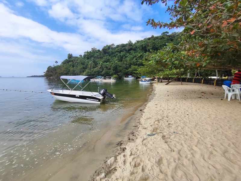 Espaço comercial de frente para praia de Quatiquara – Itacuruça.