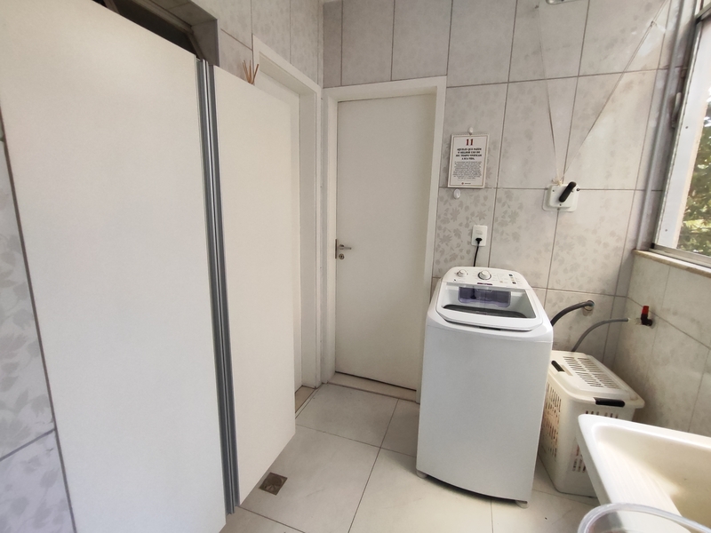 Apartamento 03 quartos reformado em condomínio Parque Real Realengo.