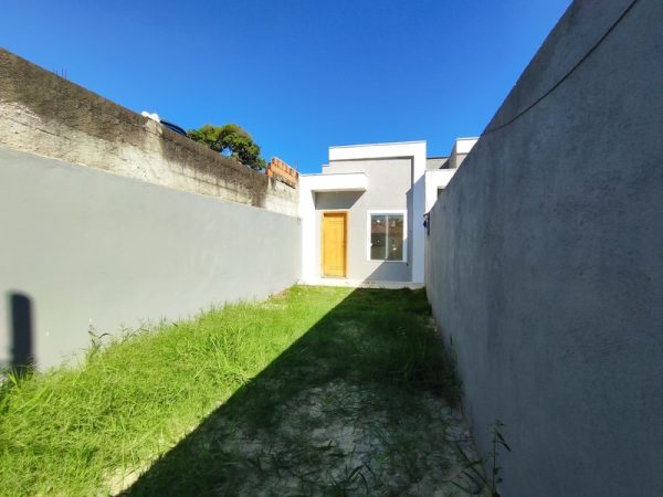 Casa linear 02 quartos sendo um suíte com quintal – Pedra de Guaratiba – RJ