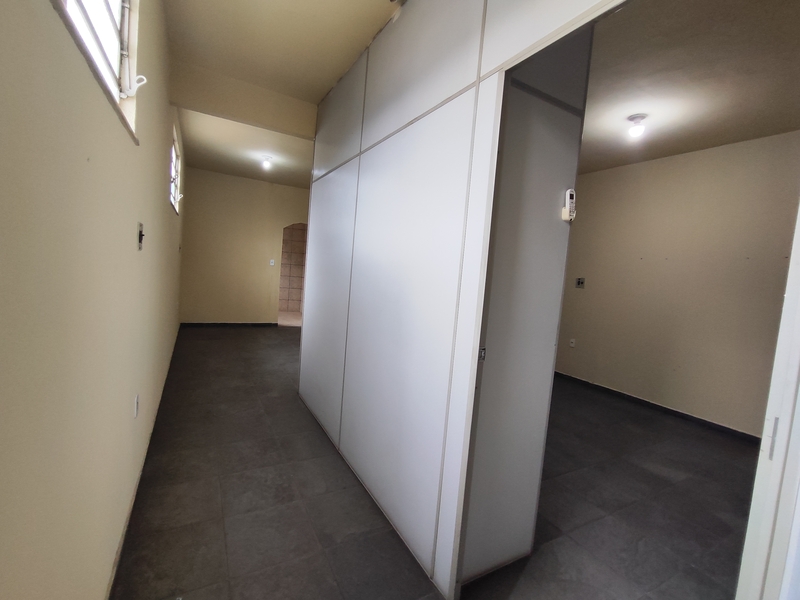 Prédio comercial com 200m² e loja frontal na Est. do Quafá próx. Av. Brasil. Estudando parcerias.