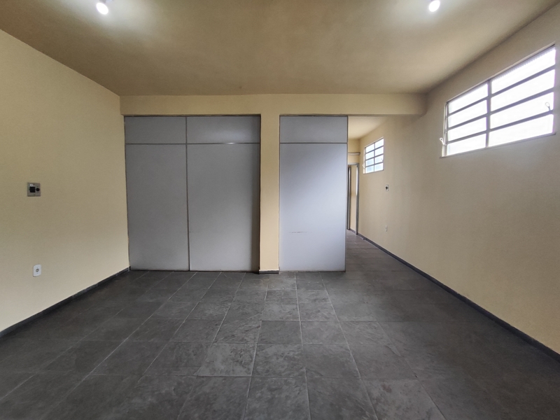 Prédio comercial com 200m² e loja frontal na Est. do Quafá próx. Av. Brasil. Estudando parcerias.