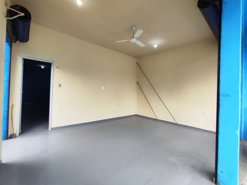 Prédio comercial com 200m² e loja frontal na Est. do Quafá próx. Av. Brasil. Estudando parcerias.