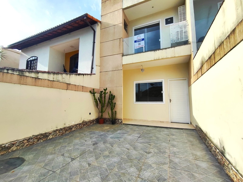 Casa duplex 02 suítes com quintal financiando no Bairro Silvestre Campo Grande – RJ