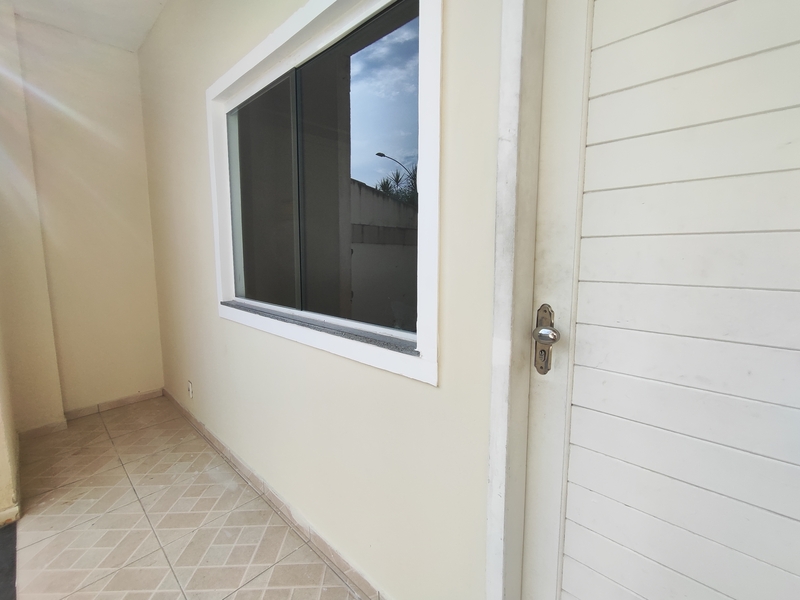 Casa duplex 02 suítes com quintal financiando no Bairro Silvestre Campo Grande – RJ