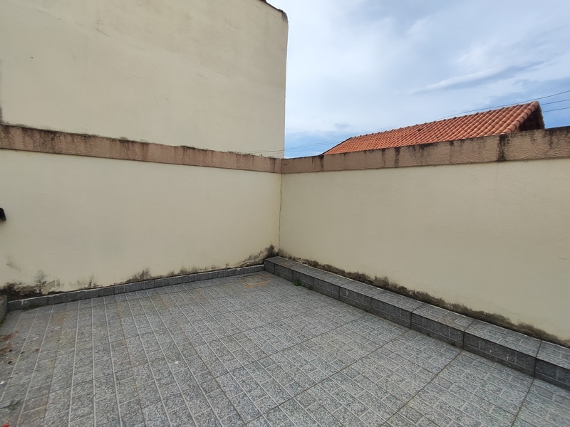 Casa duplex 02 suítes com quintal financiando no Bairro Silvestre Campo Grande – RJ