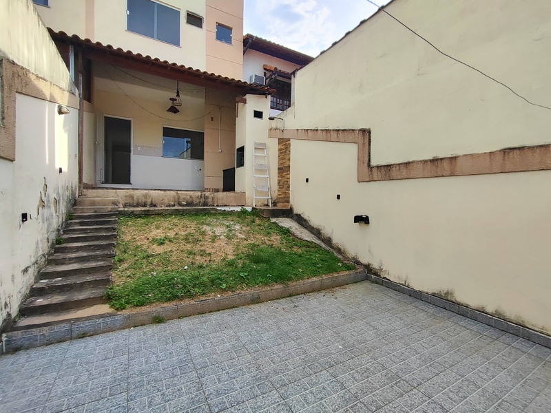 Casa duplex 02 suítes com quintal financiando no Bairro Silvestre Campo Grande – RJ