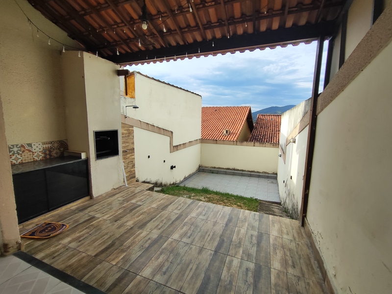 Casa duplex 02 suítes com quintal financiando no Bairro Silvestre Campo Grande – RJ