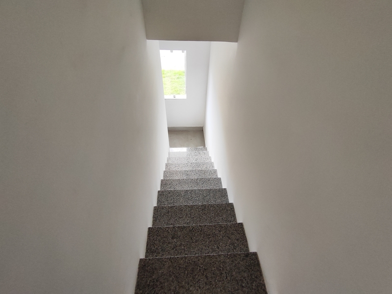 Casa duplex 02 suítes em condomínio Fechado – Campo Grande  -RJ.