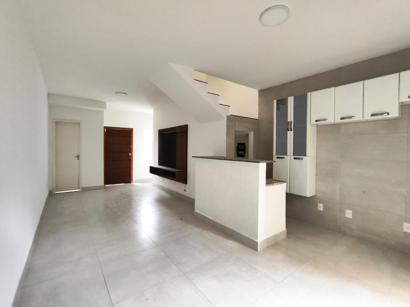 Casa duplex 02 suítes em condomínio Fechado – Campo Grande  -RJ.