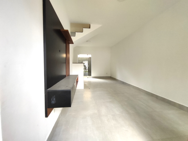 Casa duplex 02 suítes em condomínio Fechado – Campo Grande  -RJ.