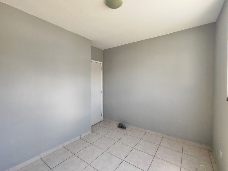 Apartamento de 3º andar para venda 02 quartos condomínio fechado.