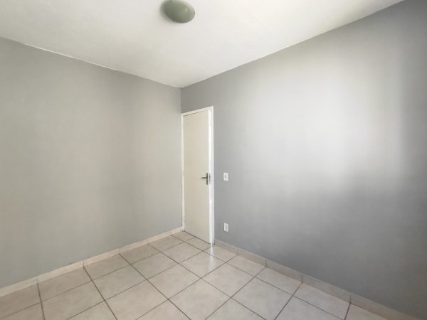 Apartamento de 3º andar  para venda Cpo Grande  -RJ em condomínio fechado e com vaga para veículo.