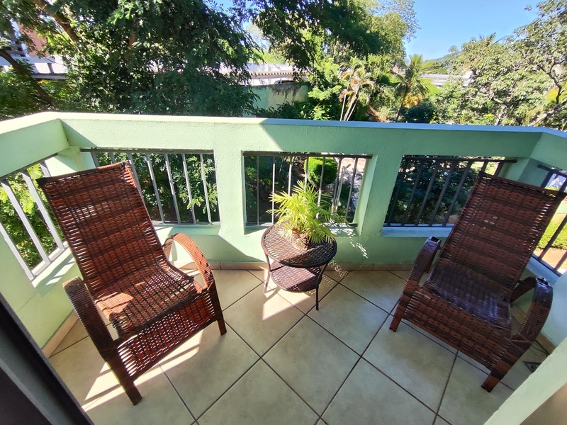 Apartamento 03 quartos em condomínio no centro de Campo Grande – RJ