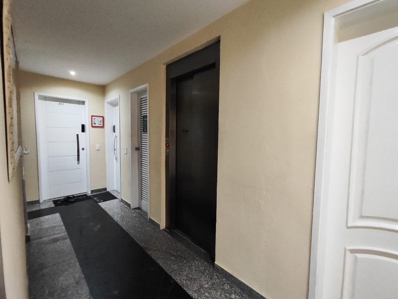 Apartamento 03 quartos em condomínio no centro de Campo Grande – RJ