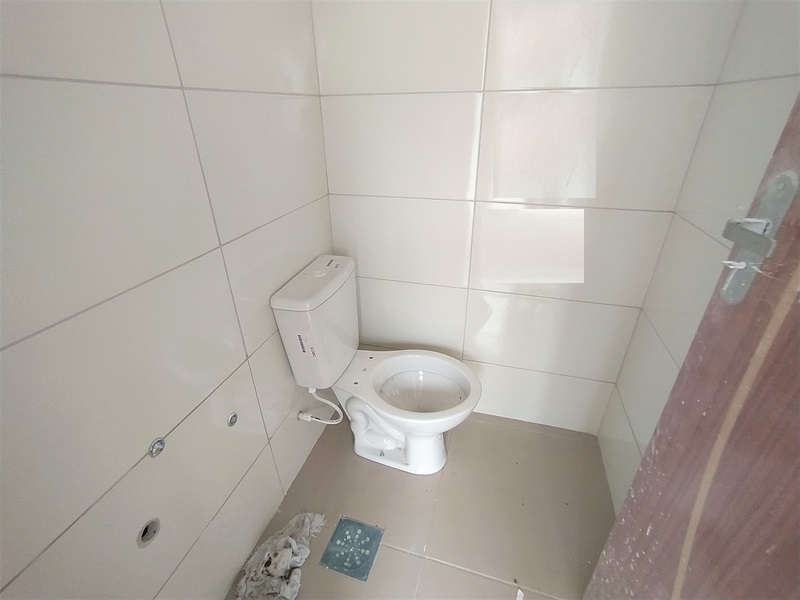 Casa triplex com  03 quartos e terraço Sub bairro. Silvestre – Campo Grande – RJ