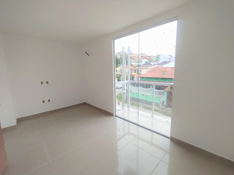 Casa triplex com  03 quartos e terraço Sub bairro. Silvestre – Campo Grande – RJ