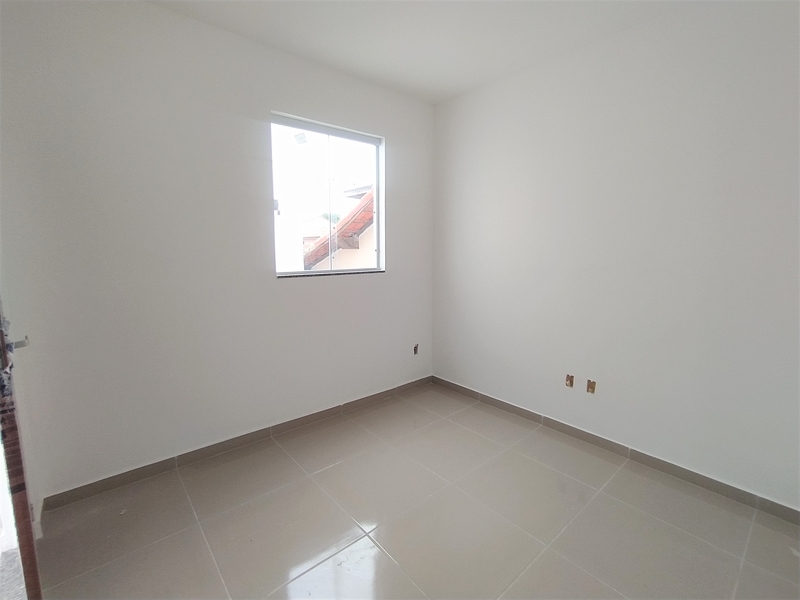 Casa triplex com  03 quartos e terraço Sub bairro. Silvestre – Campo Grande – RJ