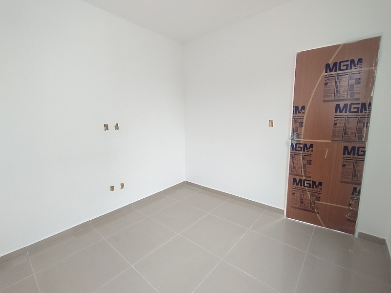 Casa triplex com  03 quartos e terraço Sub bairro. Silvestre – Campo Grande – RJ
