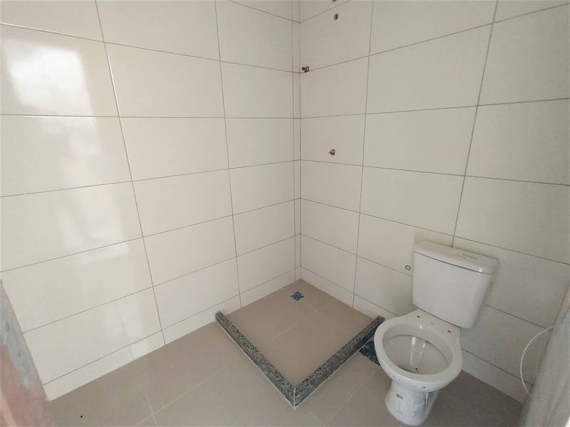 Casa triplex com  03 quartos e terraço Sub bairro. Silvestre – Campo Grande – RJ