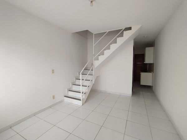 Oportunidade! Casa duplex 02 quartos e quintal. Cosmos – Rio de Janeiro – RJ