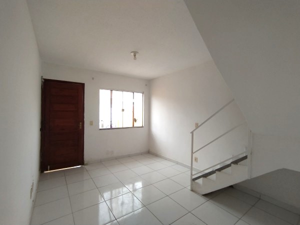 Oportunidade! Casa duplex 02 quartos e quintal. Cosmos – Rio de Janeiro – RJ