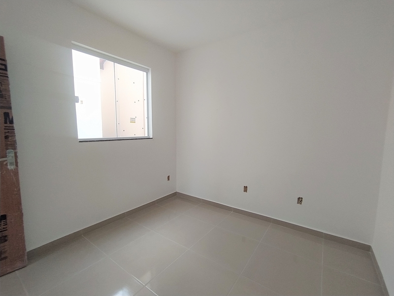 Casa triplex com  03 quartos e terraço Sub bairro. Silvestre – Campo Grande – RJ