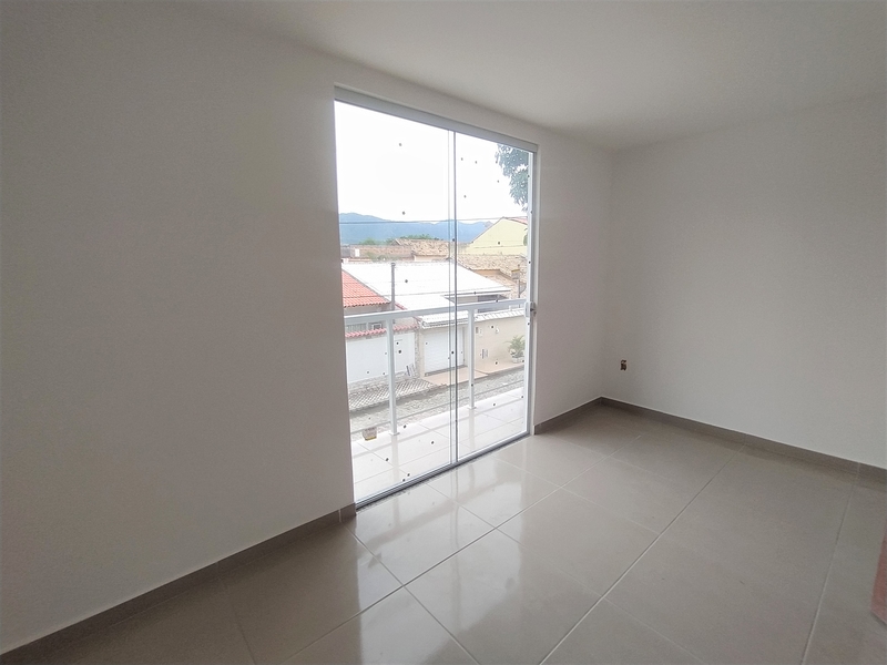 Casa triplex com  03 quartos e terraço Sub bairro. Silvestre – Campo Grande – RJ