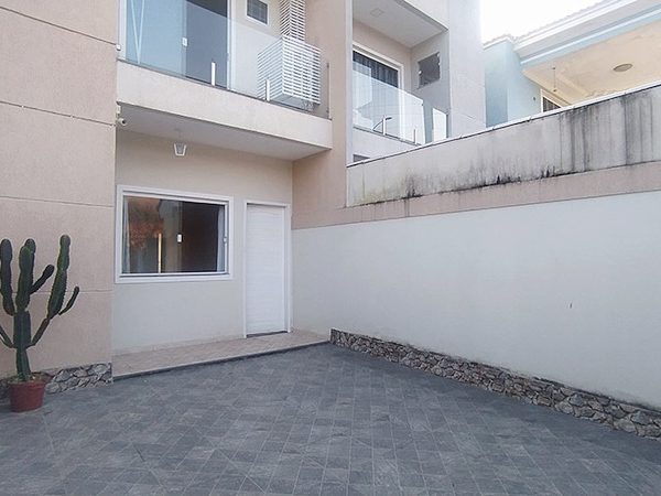 Casa duplex 02 suítes com quintal financiando no Bairro Silvestre Campo Grande – RJ