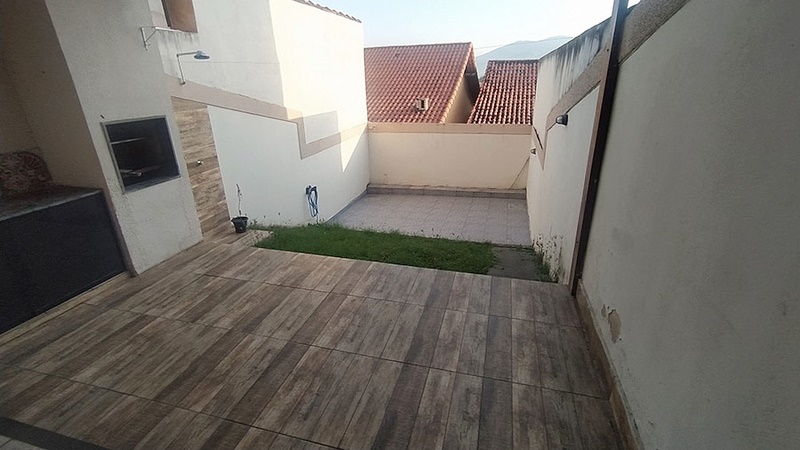 Casa duplex 02 suítes com quintal financiando no Bairro Silvestre Campo Grande – RJ