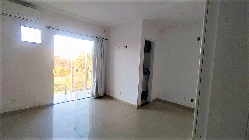 Casa duplex 02 suítes com quintal financiando no Bairro Silvestre Campo Grande – RJ