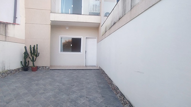 Casa duplex 02 suítes com quintal financiando no Bairro Silvestre Campo Grande – RJ