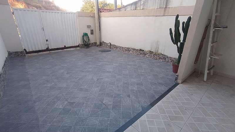Casa duplex 02 suítes com quintal financiando no Bairro Silvestre Campo Grande – RJ