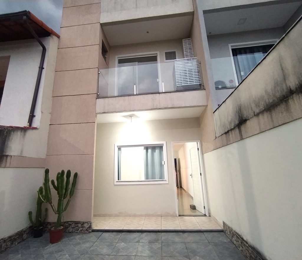 Casa duplex 02 suítes com quintal financiando no Bairro Silvestre Campo Grande – RJ