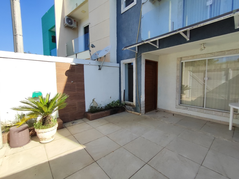 Ampla Casa Duplex com Área Gourmet Completa e Duas Suítes – Pronta para Financiar!