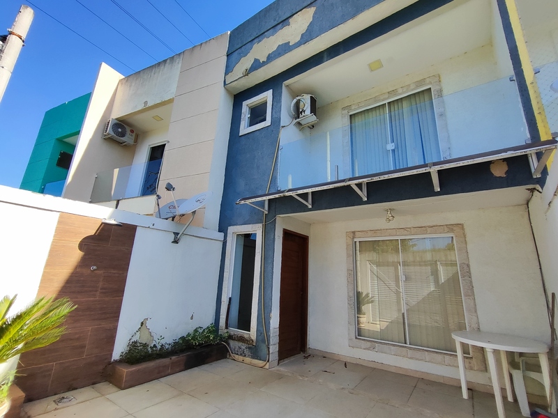 Ampla Casa Duplex com Área Gourmet Completa e Duas Suítes – Pronta para Financiar!