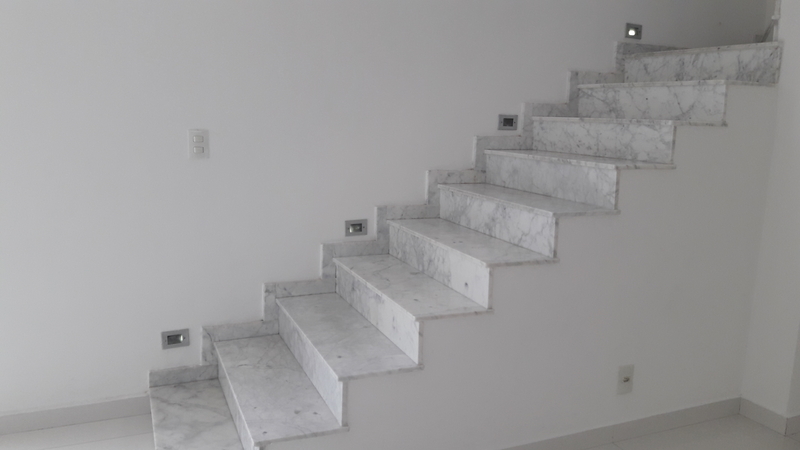 Casa Luxuosa com 4 suítes cond. Girassol Est. Mendanha – Campo Grande – RJ