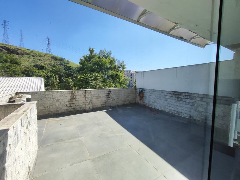 Ampla Casa Duplex com Área Gourmet Completa e Duas Suítes – Pronta para Financiar!