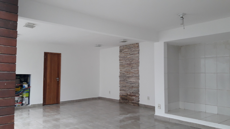 Casa Luxuosa com 4 suítes cond. Girassol Est. Mendanha – Campo Grande – RJ