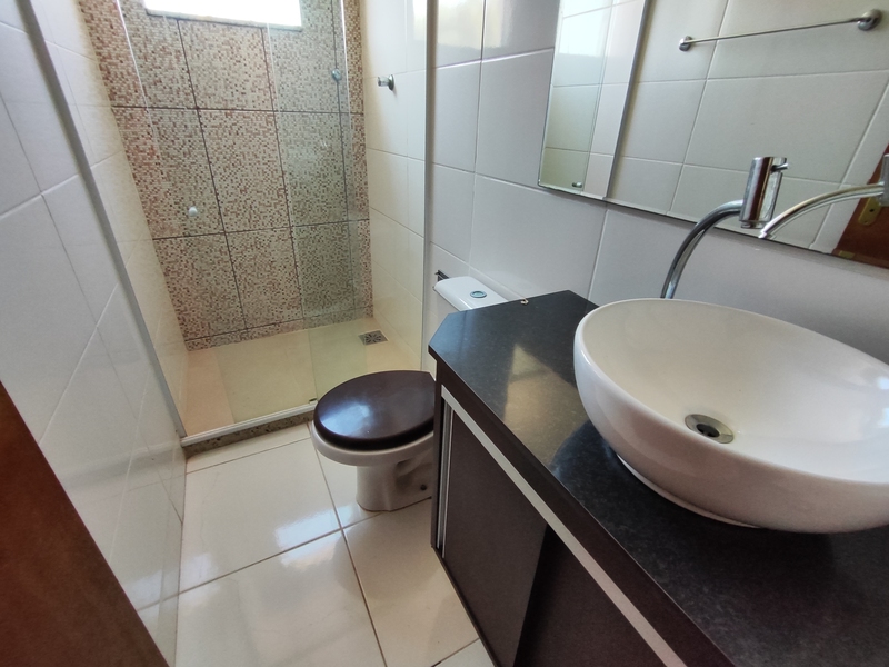 Ampla Casa Duplex com Área Gourmet Completa e Duas Suítes – Pronta para Financiar!