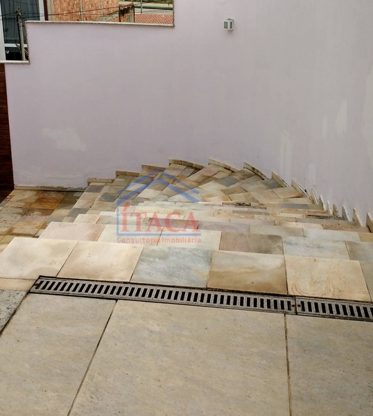 Casa Luxuosa com 4 suítes cond. Girassol Est. Mendanha – Campo Grande – RJ